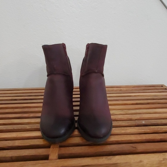 Boots - Picture 3 of 3